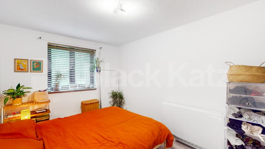 Refurbished a year ago and set on the banks of the river lea Riverside Close, Clapton 